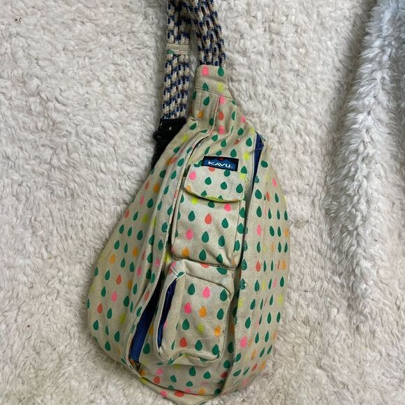 KAVU Rope Sling Backpack Canvas Beige Retro Muted Rainbow Raindrops - Picture 3 of 10